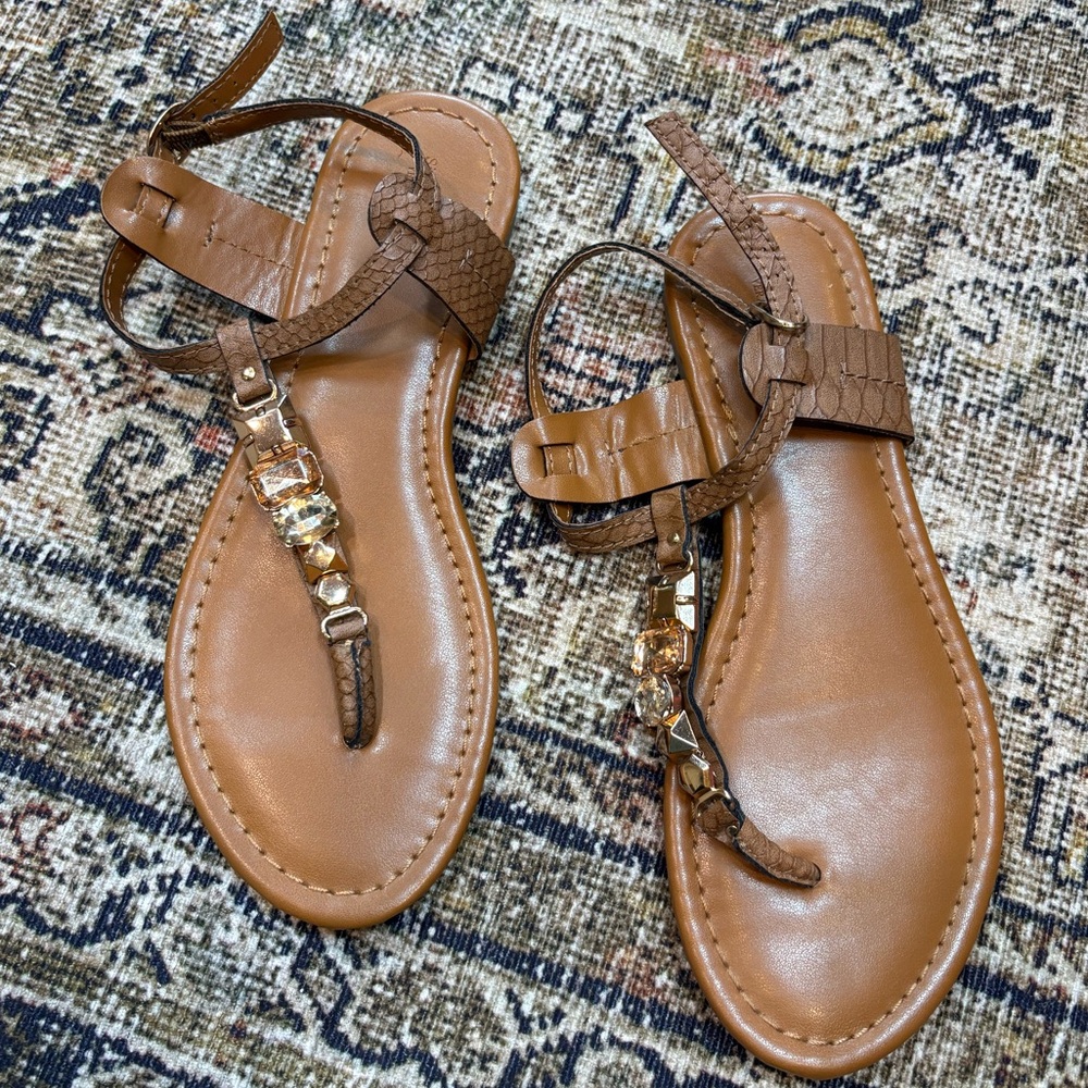 Simply Vera Vera Wang Women’s Size 7 Thong Bejeweled Sandals